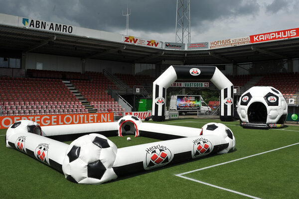 Heracles voetbalboarding bestellen voor diverse evenementen. Koop een voetbalboarding nu online bij JB Promotions Nederland