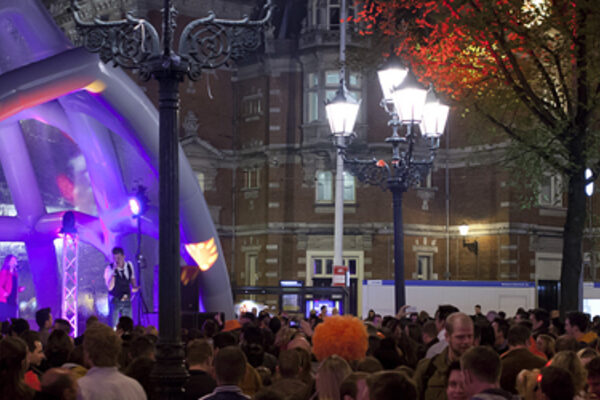 Opblaasbaar podium leidseplein  van jb-stages