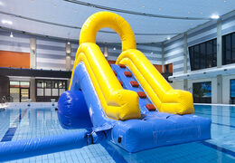 Luchtdichte 6,5 meter lange en 3,5 meter hoge waterglijbaan voor zowel jong als oud kopen. Bestel opblaasbare waterattracties nu online bij JB Inflatables Nederland 