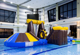 Opblaasbare luchtdichte piraten speeleiland met een liaan, klimtoren ronde glijbaan en obstakels kopen voor zowel jong als oud. Bestel opblaasbare zwembadspelen nu online bij JB Inflatables Nederland 