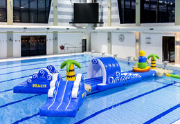 Bestel stormbaan surfer run in uniek design met grappige 3D objecten en maar liefst 2 glijbanen voor zowel jong als oud. Koop opblaasbare waterattracties nu online bij JB Inflatables Nederland