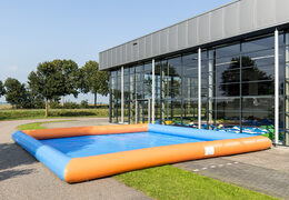 Unieke opblaasbare Sorbo Ball Bad 10 x 10 meter groot voor zowel jong als oud bestellen. Koop opblaasbare waterattracties nu online bij JB Inflatables Nederland 