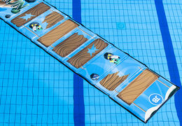 Leuke freestyle river run waterloopmat in verschillende afmetingen en kleuren kopen voor zowel jong als oud. Bestel opblaasbare waterattracties nu online bij JB Inflatables Nederland