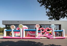 Koop groot opblaasbaar springkussen in thema candyland voor kids. Bestel springkussens online bij JB Inflatables Nederland 