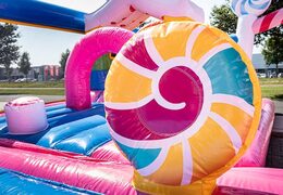 Gekleurde inflatable park in Candyland thema bestellen voor kinderen. Koop springkussens online bij JB Inflatables Nederland 