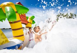 Bubble park Hawaii met een schuimkraan kopen voor kids. Bestel opblaasbare springkussens bij JB Inflatables Nederland