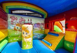 Klein overdekt multifun springkussen kopen in thema unicorn met glijbaan voor kinderen. Koop springkussens online bij JB Inflatables Nederland