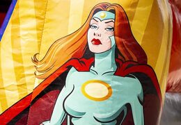 Klein overdekt springkussen te koop in thema superhelden voor kinderen. Bestel springkussens online bij JB Inflatables Nederland