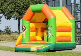 Midi overdekt multifun springkasteel met glijbaan kopen in jungle thema voor kinderen. Koop springkastelen online bij JB Inflatables Nederlandren. Koop springkastelen online bij JB Inflatables Nederland