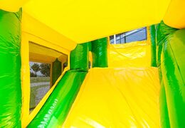 Klein overdekt opblaasbaar multiplay springkasteel bestellen in thema happy jungle voor kinderen. Koop opblaasbare springkastelen online bij JB Inflatables Nederland