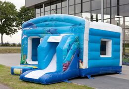Maxi multifun seaworld springkussen met een glijbaan bestellen voor kids. Koop nu online springkussens bij JB Inflatables Nederland