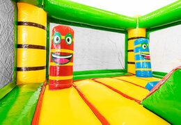 Koop kleine opblaasbare springkussen in leeuw thema met glijbaan voor kinderen. Bestel opblaasbare springkussens met glijbaan bij JB Inflatables Nederland