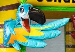 Koop mini opblaasbare multiplay springkussen in jungle thema met glijbaan voor kinderen. Bestel opblaasbare springkussens online bij JB Inflatables Nederland