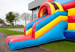 Multifun springkussen in thema piraat met een opvallend 3D figuur op het dak kopen voor kids. Bestel springkussens online bij JB Inflatables Nederland