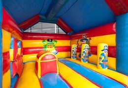 Koop voor kinderen een opblaasbaar multifun springkasteel met dak in piraat thema met bovenop een opvallend 3D object bij JB Inflatables Nederland. Bestel springkastelen online bij JB Inflatables Nederland