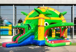Overdekt multifun super springkussen met glijbaan in krokodil thema kopen voor kinderen. Bestel springkussens online bij JB Inflatables Nederland