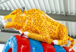 Springkussen in thema amazon safari met een glijbaan kopen voor kinderen. Bestel opblaasbare springkussens online bij JB Inflatables Nederland