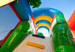 Springkussen in thema strand met een glijbaan kopen voor kinderen. Bestel opblaasbare springkussens online bij JB Inflatables Nederland