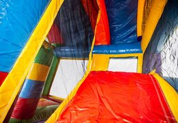 Multiplay L Superblocks springkussen met een glijbaan kopen voor kinderen. Bestel opblaasbare springkussens online bij JB Inflatables Nederland