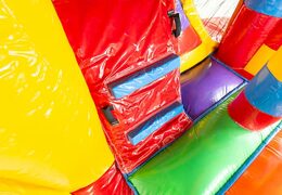 Springkasteel in lego thema met glijbaan bestellen voor kinderen. Koop opblaasbare springkastelen online bij JB Inflatables Nederland