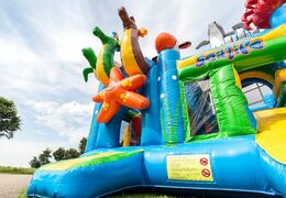Multiplay springkasteel met slide in thema zee bestellen voor kinderen. Koop opblaasbare springkastelen online bij JB Inflatables Nederland