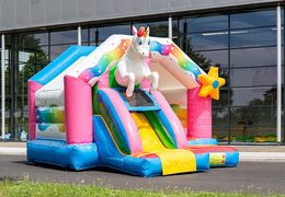Bestel slide combo springkasteel in thema unicorn voor kinderen. Opblaasbare springkastelen met glijbaan te koop bij JB Inflatables Nederland