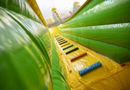 Perfecte opblaasbare glijbaan in giraffe thema met 3D-objecten voor kids kopen. Bestel opblaasbare glijbanen nu online bij JB Inflatables Nederland