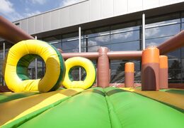 Bestel opblaasbare multifunctionele glijbaan in thema gorilla met een plonsbad, indrukwekkend 3D object, frisse kleuren en de 3D obstakels voor kids. Koop opblaasbare glijbanen nu online bij JB Inflatables Nederland