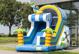 Koop opblaasbare glijbaan in thema surf voor kinderen. Bestel opblaasbare glijbanen nu online bij JB Inflatables Nederland