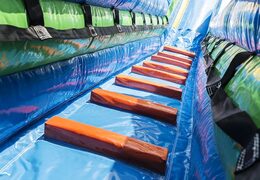 Koop een spectaculaire opblaasbare glijbaan in thema surf met leuke prints voor kids. Bestel opblaasbare glijbanen nu online bij JB Inflatables Nederland