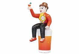 Opblaas Sarah pop op cocktailglas alcohol in de tuin blikvanger kopen voor 50 verjaardag vrouw feest jubileum bij JB Inflatables