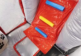 Opblaasbaar luchtkussen met glijbaan in dieren thema met grote hond erop bestellen voor kinderen