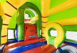 Groot opblaasbaar luchtkussen met glijbaan in krokodillen thema bestellen voor kinderen