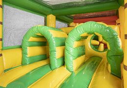 Hindernisbaan 19 meter lang in thema jungle met passende 3D objecten voor kinderen kopen. Bestel opblaasbare stormbanen nu online bij JB Inflatables Nederland