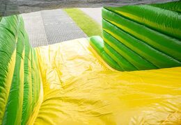 17 meter brede stormbaan in thema traktor voor kinderen bestellen. Koop opblaasbare stormbanen nu online bij JB Inflatables Nederland