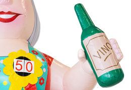 Opblaasbare Sarah pop met stok en wijnfles kopen