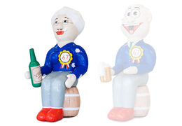 Opblaasbare Sarah pop zittend op een wijn vat met een fles wijn in haar hand te koop