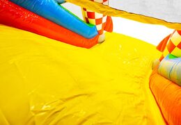 Bestel 13m opblaasbare stormbaan in thema Comic voor kids. Koop opblaasbare stormbanen nu online bij JB Inflatables Nederland