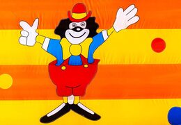 Clown in vrolijke kleuren op inflatable