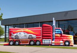 Koop een vrachtwagen met vlammen springkussen bij JB Inflatables