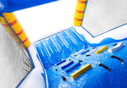 Modulaire stormbaan in surf thema met klimwand