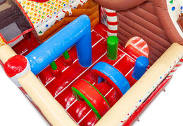 Binnenkant van Multiplay springkussen met bogen pilaren en stootzakken