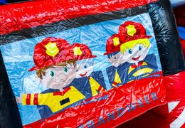 Springkussen thema brandweer met illustratie van brandweermannen in busje online bestellen