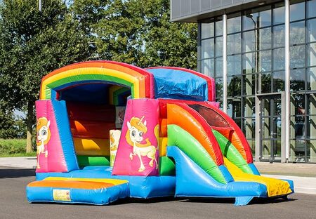 Klein overdekt multifun springkasteel kopen in thema unicorn met glijbaan voor kinderen. Bestel springkastelen online bij JB Inflatables Nederland