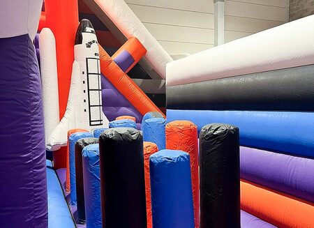 Opblaasbaar springpark oranje paars blauw 