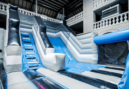 Bounce zone inflatable park in heerlen gerealiseerd door jb inflatables