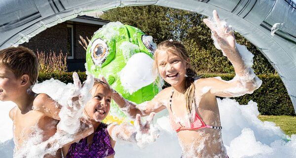 Opblaasbare bubble schuimparken kopen voor kinderen in dino thema