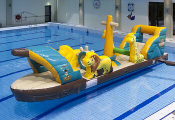 Luchtdichte opblaasbare schip in jungle thema voor zowel jong als oud kopen. Bestel opblaasbare waterattracties nu online bij JB Inflatables Nederland 