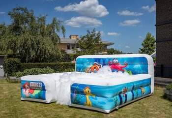 JB Bubbles opblaasbaar open springkussen met schuim bestellen in thema seaworld zee vissen voor kinderen. Koop opblaasbare springkussens online bij JB Inflatables Nederland