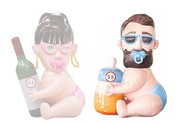 Opblaasbare Abraham baby pop met speen in zijn mond en bier in zijn handen kopen